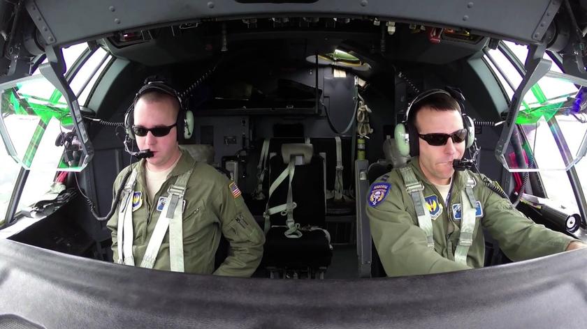 Amerykańscy lotnicy pozwolili reporterowi TVN24 wejść na pokład samolotu C-130 Hercules