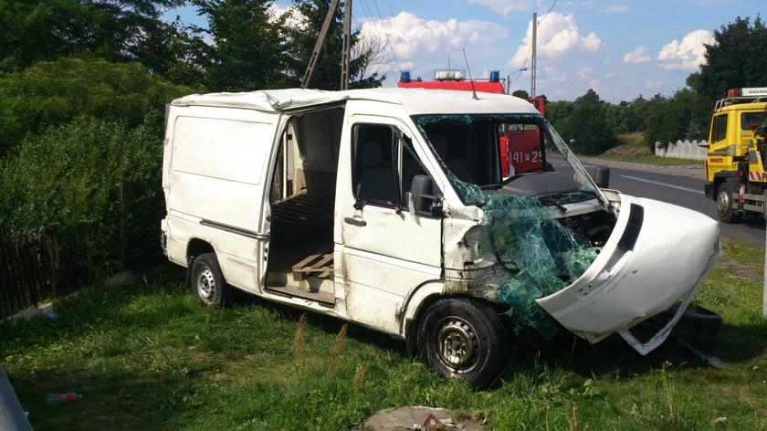 Tragiczny wypadek busa z osobowym volkswagenem 