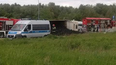 26 ton wegla wysypało się na chodnik