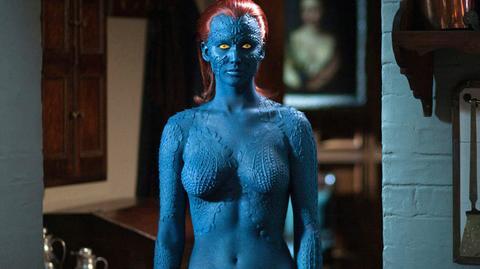 W "X-men: przyszłość, która nadejdzie" Jennifer Lawrence gra Mystique, a jej ciało jest pokryte, akurat zmywalnymi, wzorami