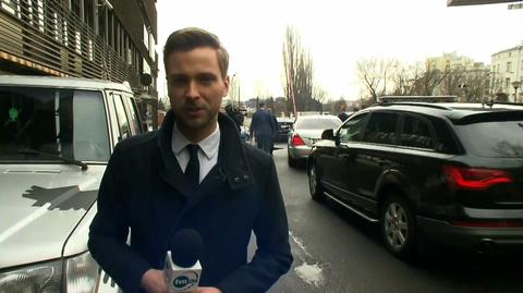 Reporter TVN24 przy nowogrodzkiej: parking pełen rządowych limuzyn