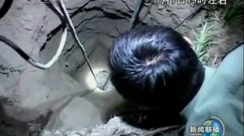Akcja ratunkowa małego Chińczyka zaklinowanego w rurze