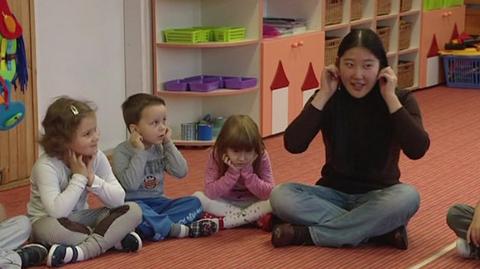 Dialektu mandaryńskiego przedszkolaków uczy Chinka