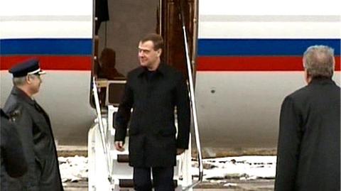 Miedwiediew przyleciał do Smoleńska samolotem