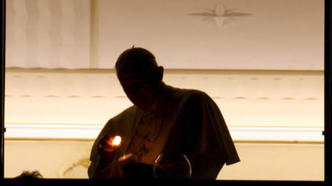 Benedykt XVI zapalił świeczkę w oknie
