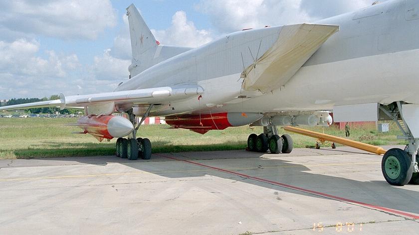 Rosyjskie bombowce Tu-22M zrzucają bomby na Syrię