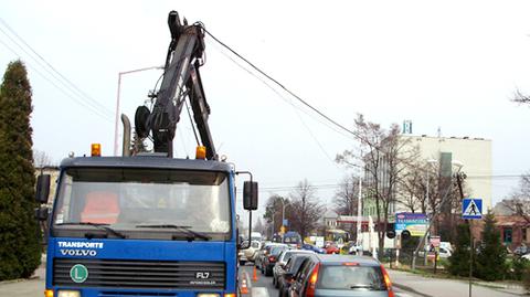 Zapomniał schować wysięgnik i zerwał linię