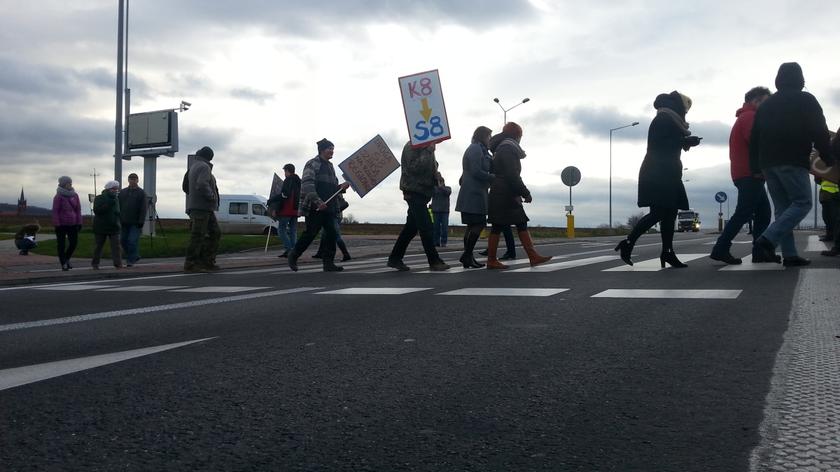 Protesty w dziewięciu miejscowościach na drodze krajowej nr 8