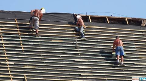 Kalisz: Wymieniają dach w kościele. Pracowali bez zabezpieczeń