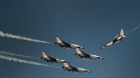 Zespół akrobacyjny Thunderbirds latający na F-16