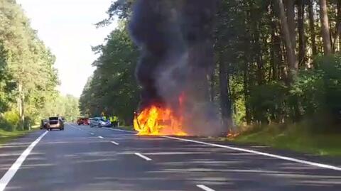 Samochód spłonął doszczętnie