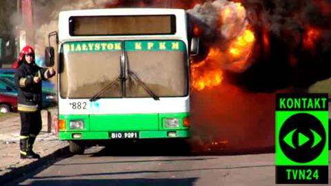 Chuligani podpalili autobus (film: Łukasz)