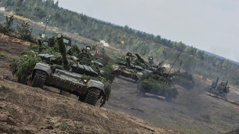 Rosyjskie bojowe wozy piechoty na ćwiczeniach