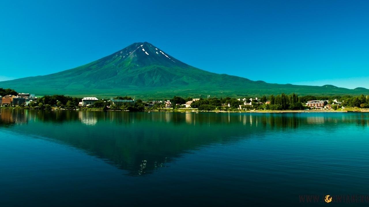 Władze japońskiego miasta walczą z turystami. Wznoszą barierę, aby zasłonić widok na górę Fudżi
