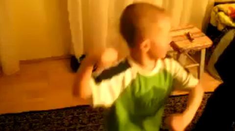 Prokuratura wszczęła postępowanie ws. filmiku z nieletnim "kibolem"