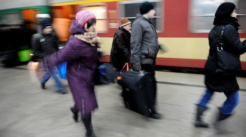 Polacy ruszyli na święta, tłumy na dworcach