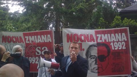 Manifestacja pod domem Wałęsy