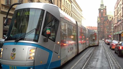 Wykolejony tramwaj w centrum Wrocławia