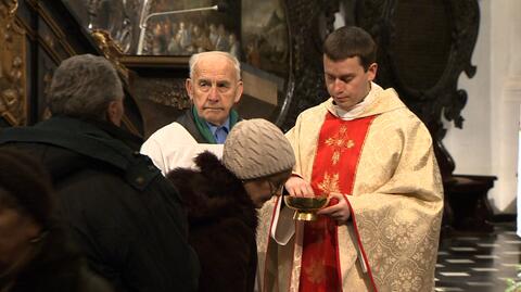 Wierni modlą się za kardynała Glempa
