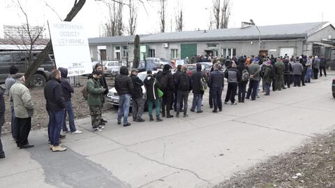 Poznań: Tłumy przed sklepem ze sprzętem wojskowym