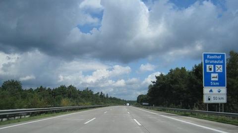 Wyrzucił syna z samochodu i odjechał