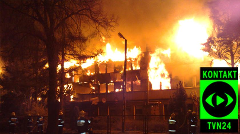 Płonie budynek socjalny w Kamieniu Pomorskim (film: Arkadiusz)
