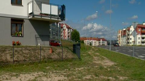 Balkon ma stykać się z trakcją tramwajową?