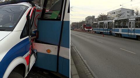 W centrum Wrocław zderzył się ambulans z tramwajem 