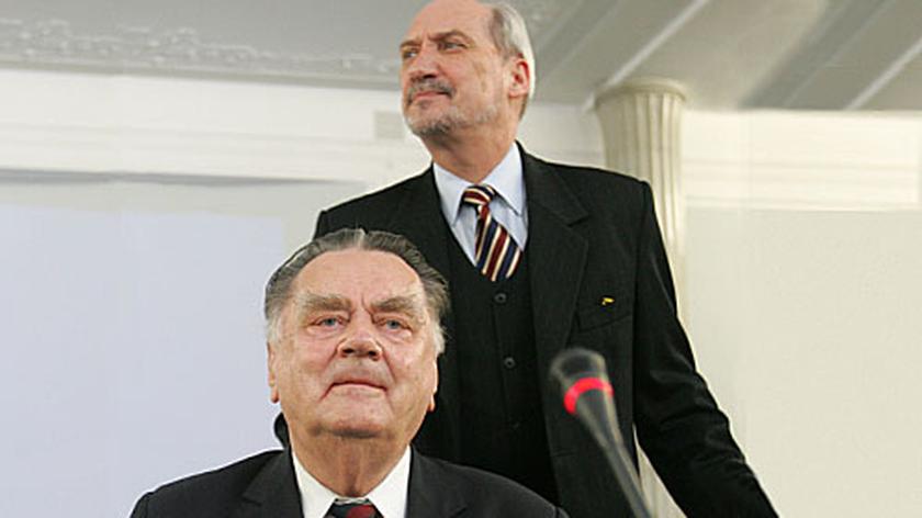 Macierewicz: Decyzja marszałka była polityczna