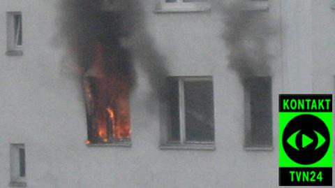 Doszczętnie spłonęło mieszkanie w bloku