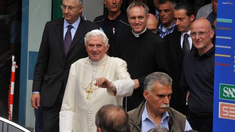 Papież po operacji wyszedł już do domu