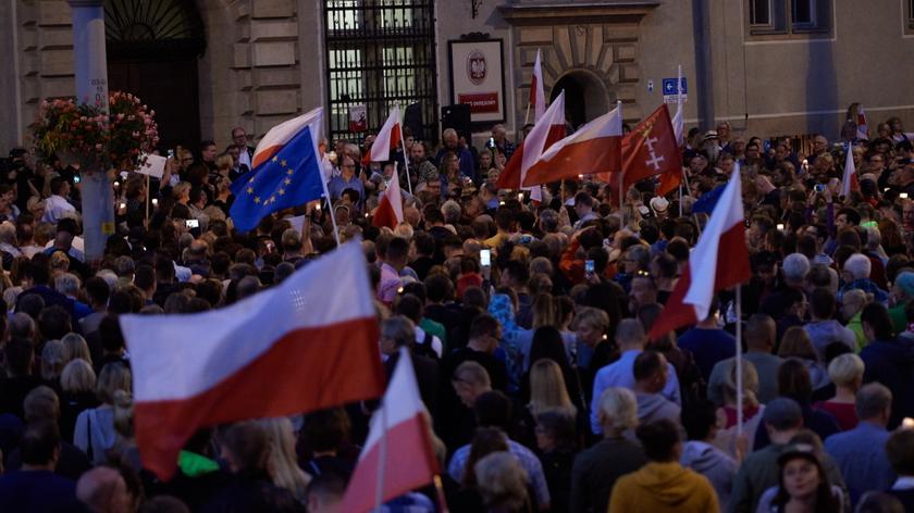 Warszawa. Demonstracja przed Pałacem Prezydenckim 