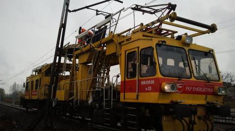 Samochód był pchany przez pociąg przez 50 metrów