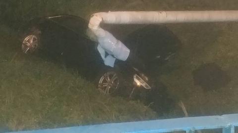 Wypadek w Jastrzębiu-Zdroju. Samochód wjechał w gazociąg. 