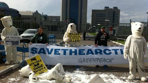 Greenpeace blokuje siedzibę Gazpromu