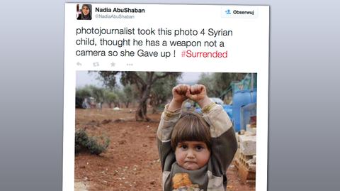 "Myślała, że to broń". Przerażona syryjska 4-latka poddaje się na widok aparatu