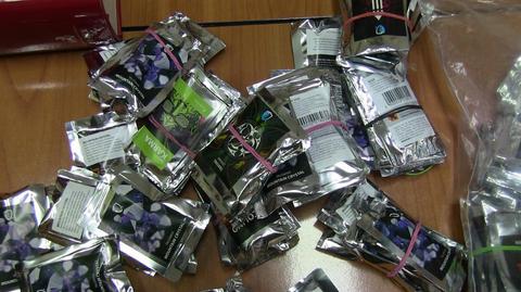 Policjanci zabezpieczyli ponad 100 opakowań różnych substancji
