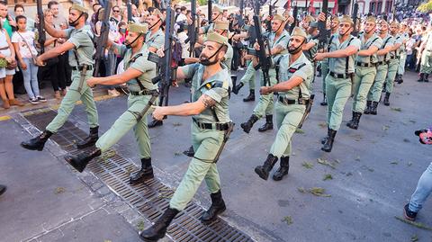 Madryt: defilada żołnierzy hiszpańskich sił zbrojnych