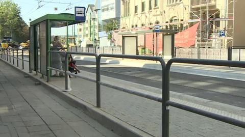 Poznań: barierki oddzielają chodnik od chodnika