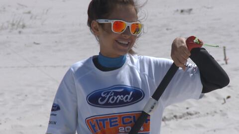 Natalia Siwiec uczy się w Łebie kitesurfingu 