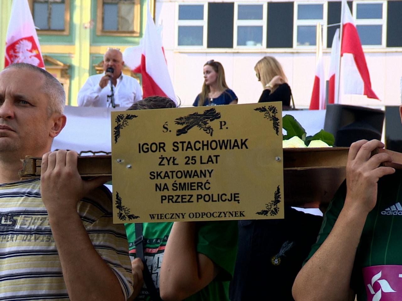 Śmierć Igora Stachowiaka w komisariacie. Śledztwo prokuratury - TVN24