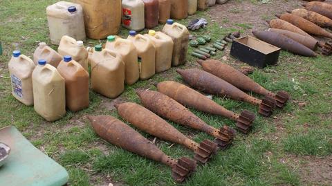 Arsenał nielegalnej broni pod Warszawą: trotyl, pociski artyleryjskie, granaty
