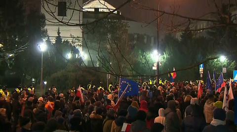 Prokuratura ściga demonstrantów spod Sejmu. "Prokuratura prowadzi działania polityczne"