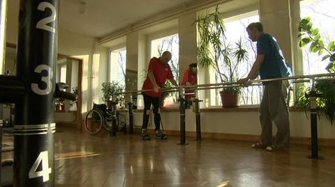 Lekarze z Wrocławia dokonali przełomu w medycynie: sparaliżowany pacjent chodzi