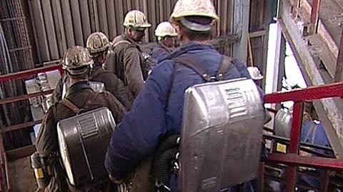Ratownicy w kopalni próbują przejść rozlewisko. "Jest dwa razy większe, niż się spodziewaliśmy"
