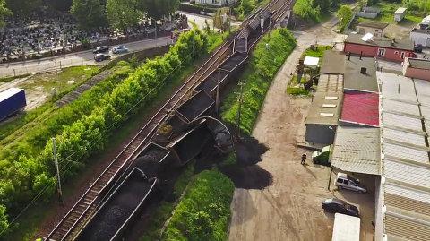 Koniec utrudnień we Wronkach po wykolejeniu 12 wagonów z węglem