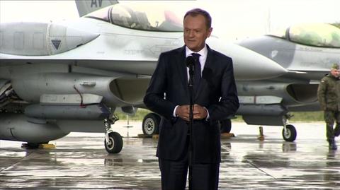 Donald Tusk z wizytą w bazie wojskowej w Łasku