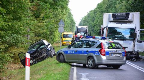 Na trasie Kórnik-Czmoń zderzyły się trzy osobówki i ciężarówka. Cztery osoby trafiły do szpitala 