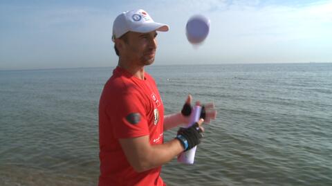 Żonglował idąc 420 kilometrów. Chce pomóc dzieciom