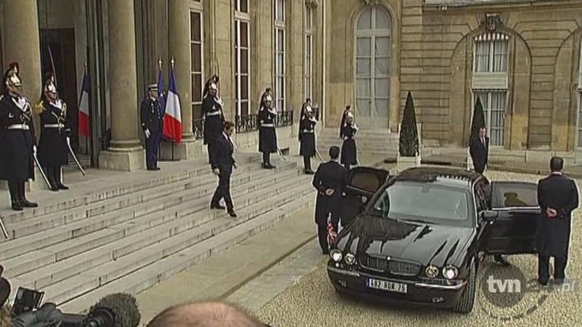 Clinton i Cameron przybywają do Paryża